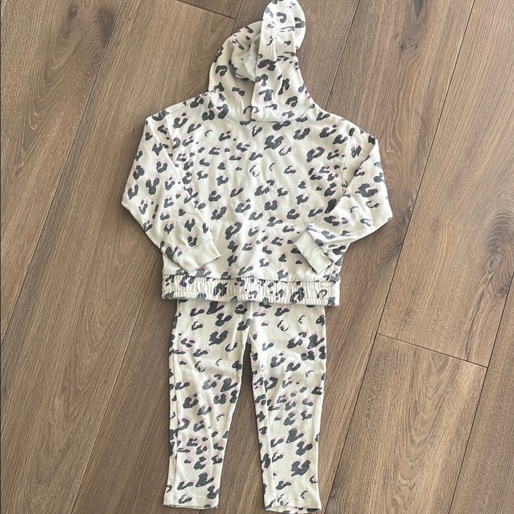 3T sweatsuit